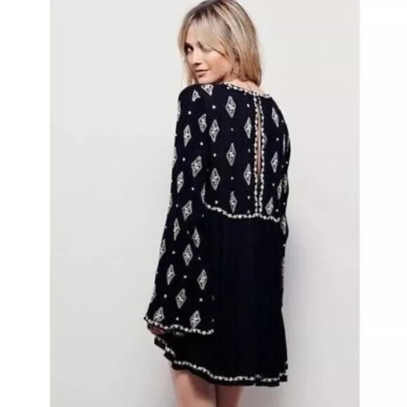 Free People Diamond Embroidered Tunic Bell Sleeve Black Dress XS - Picture 2 of 2